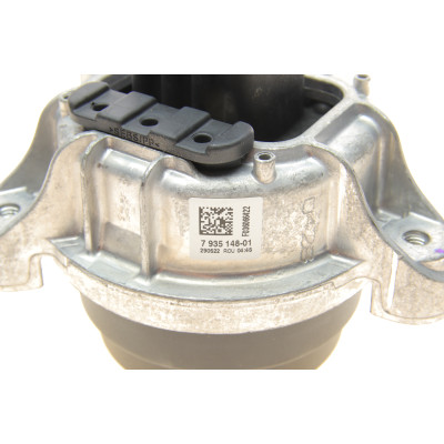 Подушка двигуна (R) BMW 5 (F10/F11) 09-16 (N20)