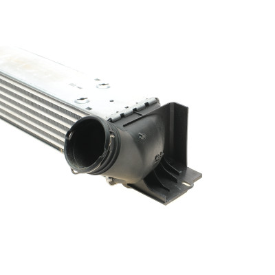 Радіатор інтеркулера BMW 1 (E81/E82/E87/E88)/3 (E90/E91)/X1 (E84) 2.0 04-15