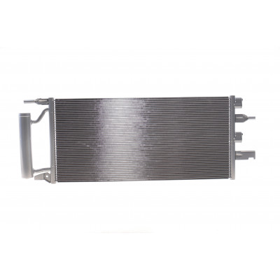 Радіатор кондиціонера BMW X1 (F48) 15-21 B48 Радіатор кондиціонера BMW X1 (F48) 15-21 B48